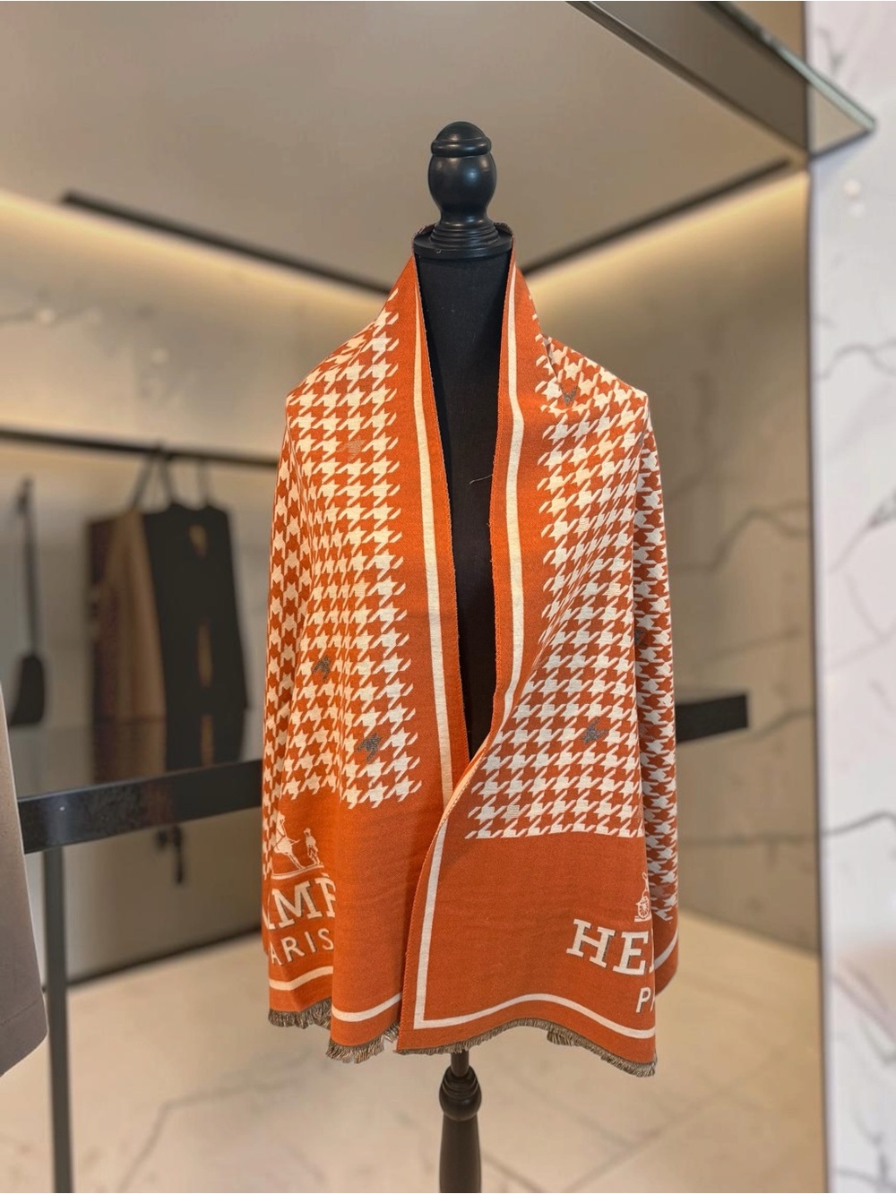 NWOT Source Unknown Orange and White Houndstooth Wrap Scarf